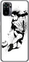 Geschikt voor Xiaomi Redmi Note 10 hoesje - Een illustratie van een persoon die een voetbal richting doel schiet - Jongens - Jongetje - Kind - Siliconen Telefoonhoesje