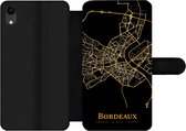 Bookcase Geschikt voor iPhone XR telefoonhoesje - Bordeaux - Kaart - Goud - Met vakjes - Wallet case met magneetsluiting
