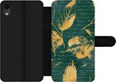 Bookcase iPhone XR telefoonhoesje - Bladeren - Goud - Groen - Met vakjes - Wallet case met magneetsluiting