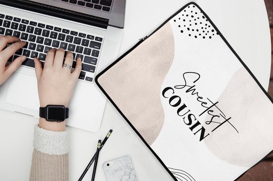 Housse ordinateur 15,6 pouces - Citation - Famille - Marron - Cousin - Housse ordinateur - Dimensions intérieures 39,5x29,5 cm - Dos noir