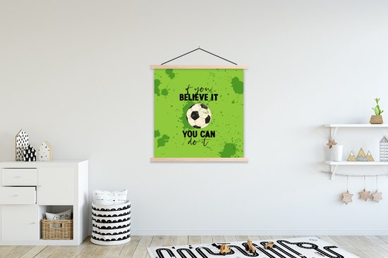 Porte-affiche avec affiche - Affiche scolaire - Si vous y croyez, vous pouvez le faire - Dire - Citations - Voetbal - 120x120 cm - lattes vierges