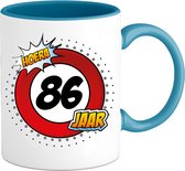 86 Jaar Verkeersbord Mok met tekst | Grappig Verjaardag Beker Cadeau | Bedrukte Koffie en Thee Mokken | Zwart | 330 ML