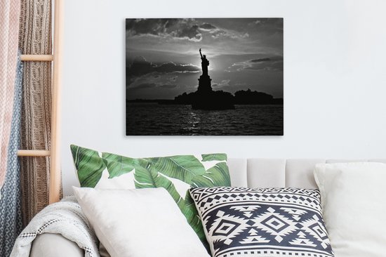 Silhouette de la Statue américaine de la Liberté à New York - noir et blanc