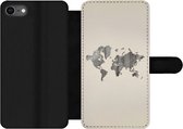 Bookcase Geschikt voor iPhone 7 telefoonhoesje - Wereldkaart - Hout - Plank - Met vakjes - Wallet case met magneetsluiting