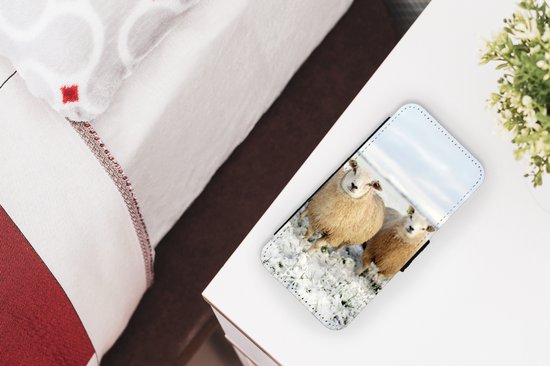 Telefoonhoesje Geschikt voor iPhone XS telefoonhoesje - Groep nieuwsgierige schapen - Met vakjes - Wallet case met magneetsluiting