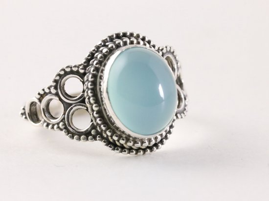 Bewerkte zilveren ring met blauwe chalcedoon - maat 17.5