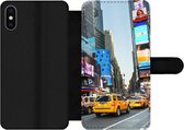 Bookcase Geschikt voor iPhone XS telefoonhoesje - New York - Taxi - Geel - Met vakjes - Wallet case met magneetsluiting