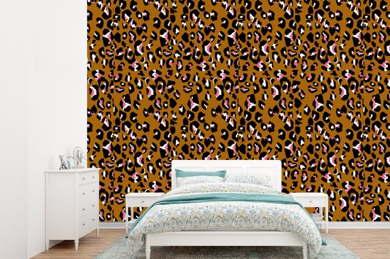 Behang - Fotobehang Panter - Design - Roze - Bruin - Patronen - Breedte 330 cm x hoogte 240 cm