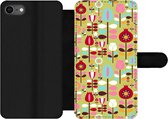 Bookcase Geschikt voor iPhone SE 2020 telefoonhoesje - Patronen - Bloemen - Kleuren - Met vakjes - Wallet case met magneetsluiting