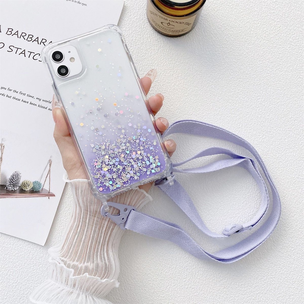 Mobigear Telefoonhoesje geschikt voor Apple iPhone 13 Pro Max Flexibel TPU | Mobigear Lanyard Hoesje met koord - Paars
