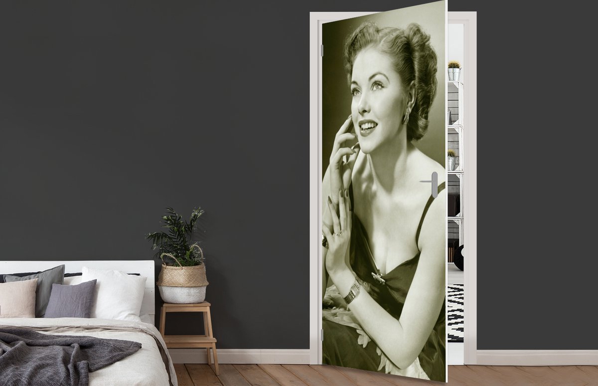 Afbeelding van product StickerSnake  Deursticker een vrouw - 90x215 cm - Deurposter