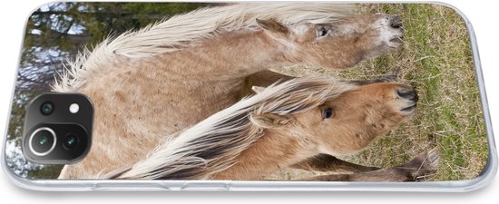 Coque Xiaomi 11T - Deux chevaux du fjord broutant dans un champ d'herbe - Coque en Siliconen pour téléphone