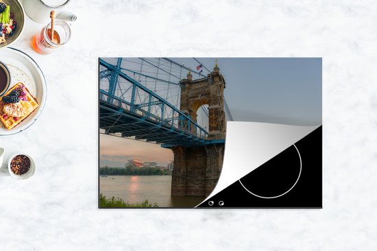 KitchenYeah® Inductie beschermer 76x51.5 cm - De John A. Roebling hangbrug met uitzicht op de stad Cincinatti - Kookplaataccessoires - Afdekplaat voor kookplaat - Inductiebeschermer - Inductiemat - Inductieplaat mat