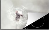 KitchenYeah® Inductie beschermer 80x52 cm - Witte paardenbloem met zaden op lichte achtergrond - Kookplaataccessoires - Afdekplaat voor kookplaat - Inductiebeschermer - Inductiemat - Inductieplaat mat