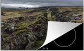 KitchenYeah® Inductie beschermer 81.2x52 cm - Het landschap in het Nationaal park Þingvellir in IJsland - Kookplaataccessoires - Afdekplaat voor kookplaat - Inductiebeschermer - Inductiemat - Inductieplaat mat