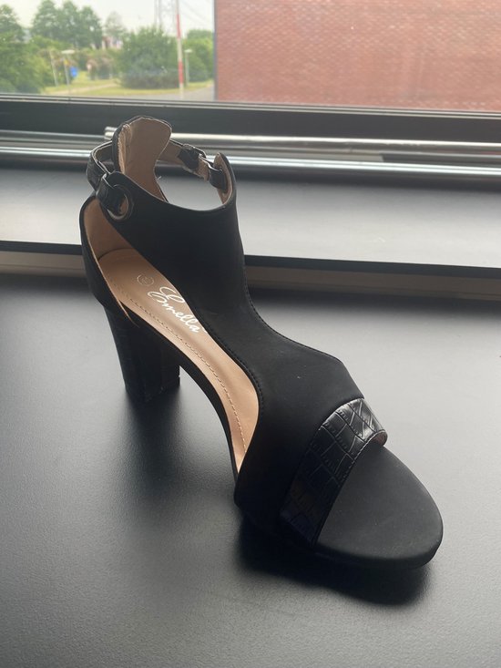 Sandalen - Zwart- Crocoleer - Comfortabel en stijlvol maat 43 Upgrade je zomergarderobe met deze trendy zwarte crocoleer sandalen