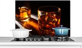 Spatscherm keuken 90x60 cm - Kookplaat achterwand Glazen - Whiskey - Drank - Muurbeschermer - Spatwand fornuis - Hoogwaardig aluminium