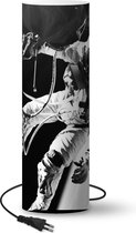 Lamp - Nachtlampje - Tafellamp slaapkamer - Astronaut - Aarde - Zwart - Wit - 50 cm hoog - Ø15.9 cm - Inclusief LED lamp