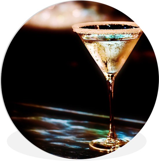 WallCircle - Wandcirkel ⌀ 30 - Martini glas met martini op een zwarte bar - Ronde schilderijen woonkamer - Wandbord rond - Muurdecoratie cirkel - Kamer decoratie binnen - Wanddecoratie muurcirkel - Woonaccessoires