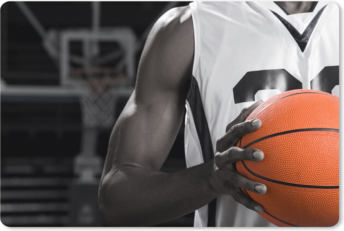 Muismat XXL - Bureau onderlegger - Bureau mat - Zwart wit basketbalspeler met een oranje basketbal - 90x60 cm - XXL muismat