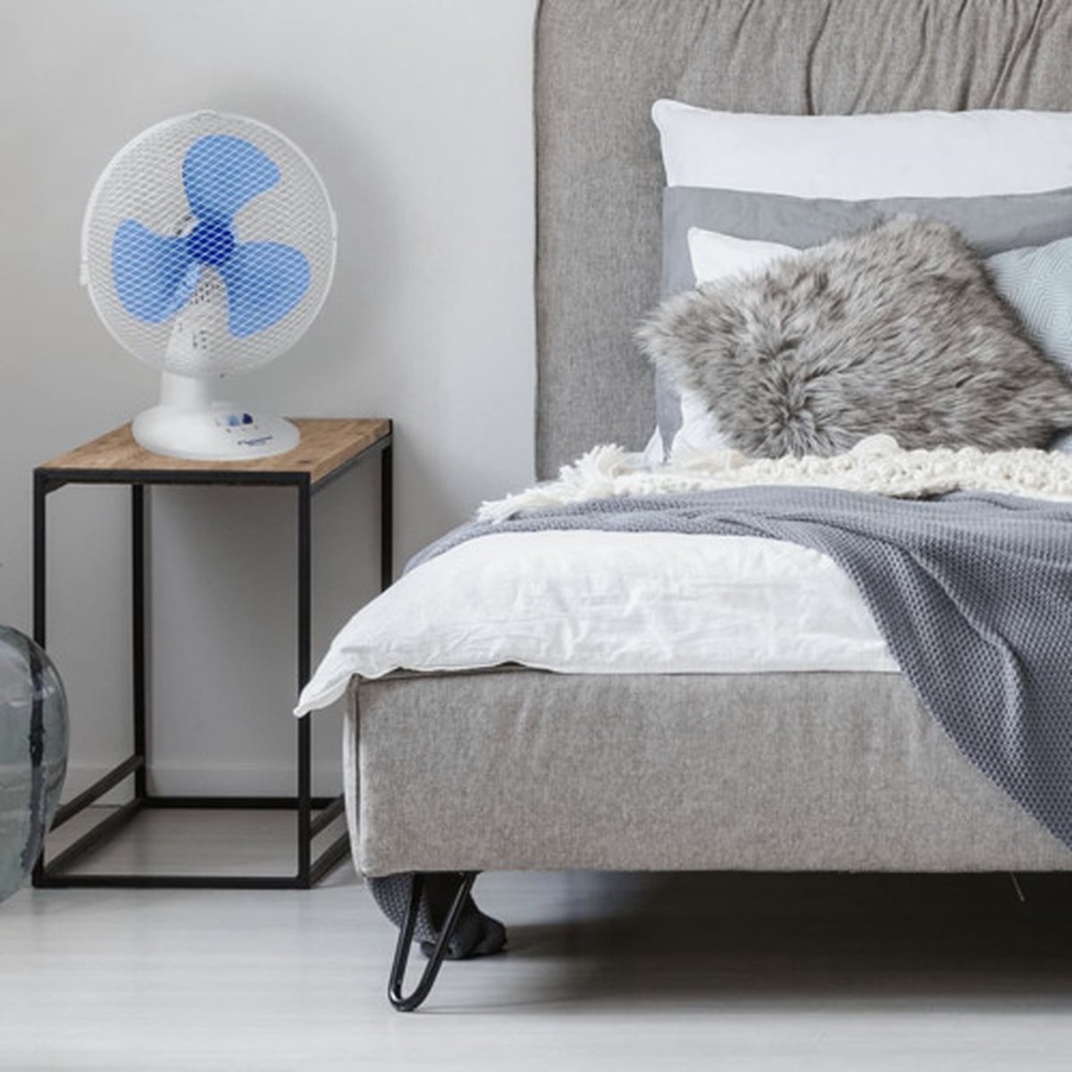 Ventilateur de table 25cm 20w métal blanc - VE-5967 - TRISTAR - Ventilateur - Rue du Commerce