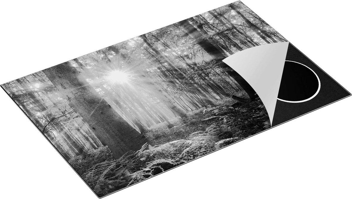 Chefcare Inductie Beschermer Groen Bos met Schijnende Zonnestralen - Zwart Wit - 81,6x52,7 cm - Afdekplaat Inductie - Kookplaat Beschermer - Inductie Mat