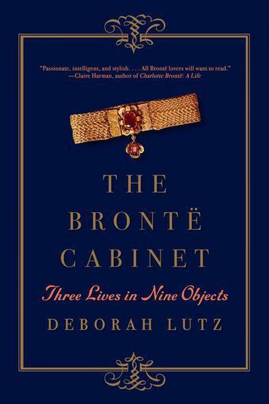 Boekomslag met gouden armband en rode edelsteen. Titel: THE BRONTË CABINET. Ondertitel: Three Lives in Nine Objects. Auteur: DEBORAH LUTZ.