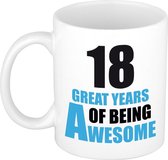 18 great years of being awesome mok wit en blauw - cadeau mok / beker -18e verjaardag / 18 jaar