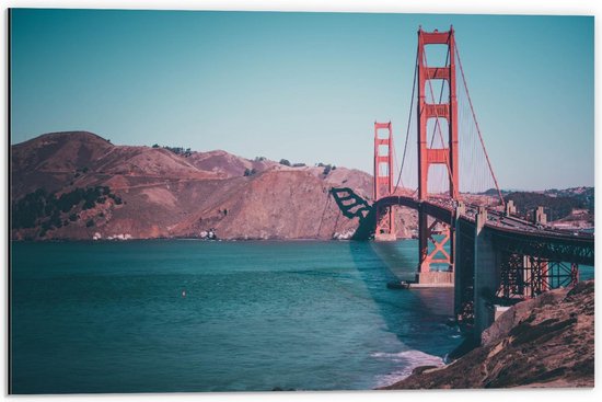 Dibond - Golden Gate Bridge vanaf de Zijkant - San Francisco  - 60x40cm Foto op Aluminium (Met Ophangsysteem)