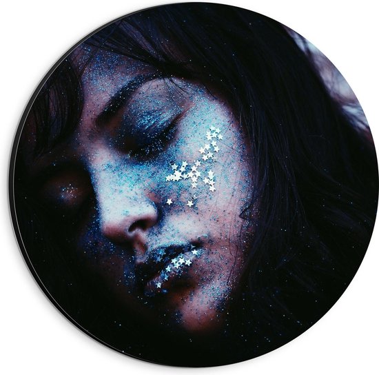 Dibond Wandcirkel - Meisje met Blauwe Glitters en Sterretjes - 20x20cm Foto op Aluminium Wandcirkel (met ophangsysteem)