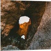 Forex - Rotsen met Openingen - 80x80cm Foto op Forex