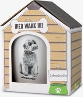Mok - Hond - Cadeau - Labradoodle - Gevuld met een verpakte toffeemix - In cadeauverpakking met gekleurd lint
