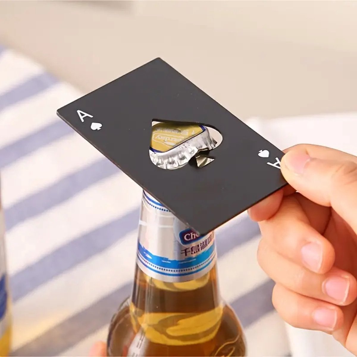 MGM Trading - 1pc Pokervormige Stalen Bierflesopener, Verborgen Poker Voor Buiten Voor Werpoefeningen