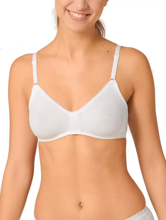 Witte Sloggi beha zonder beugel, met beklede cups en een subtiel kantrandje.