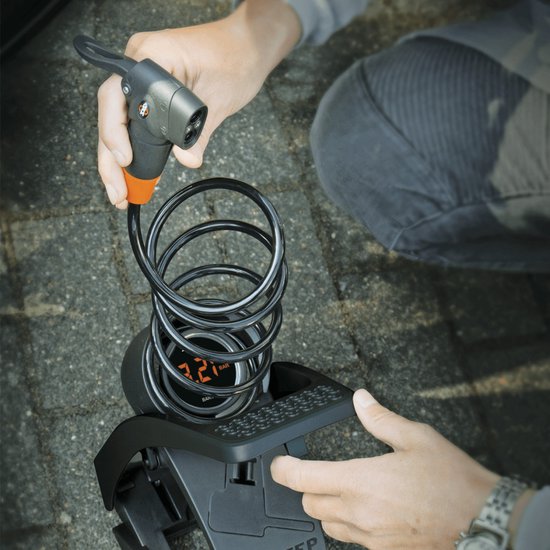 Sks Voetpomp Airstep Digi Manometer 7 Bar Aluminium Zwart van SKS — afbeelding 2