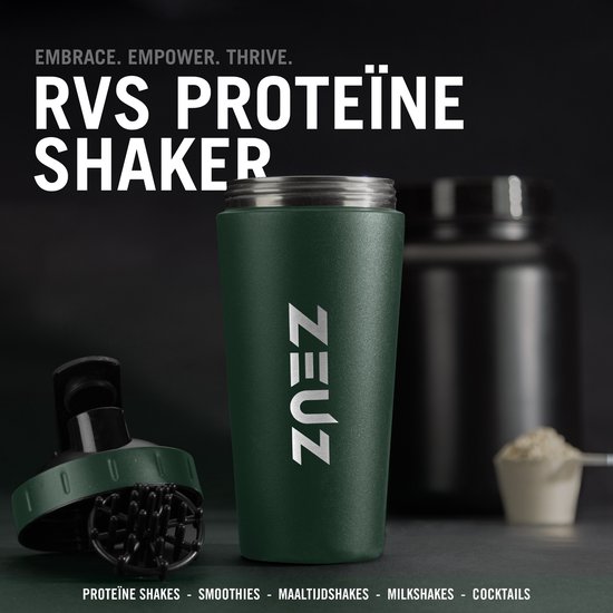 Groene ZEUZ RVS proteïne shaker, met deksel en shakerbal ernaast.
