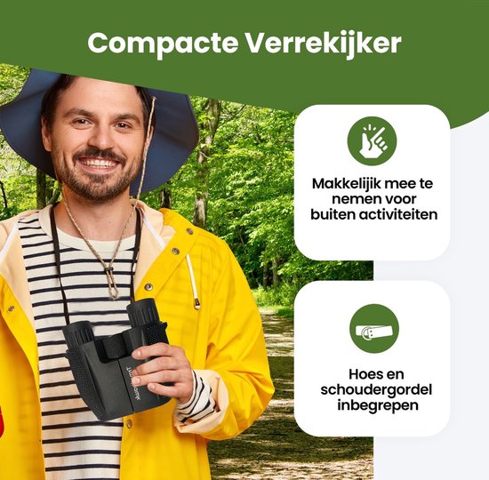 Man met gele jas draagt een zwarte TravelHawk verrekijker.