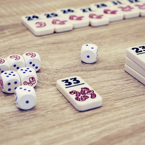 999 Games - Regenwormen - Dobbelspel - Eenvoudig te leren, snel te spelen - Familiespel - Gezelschapsspel - Educatief spel - Kinderspel - Klein cadeautje