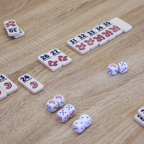 999 Games - Regenwormen - Dobbelspel - Eenvoudig te leren, snel te spelen - Familiespel - Gezelschapsspel - Educatief spel - Kinderspel - Klein cadeautje