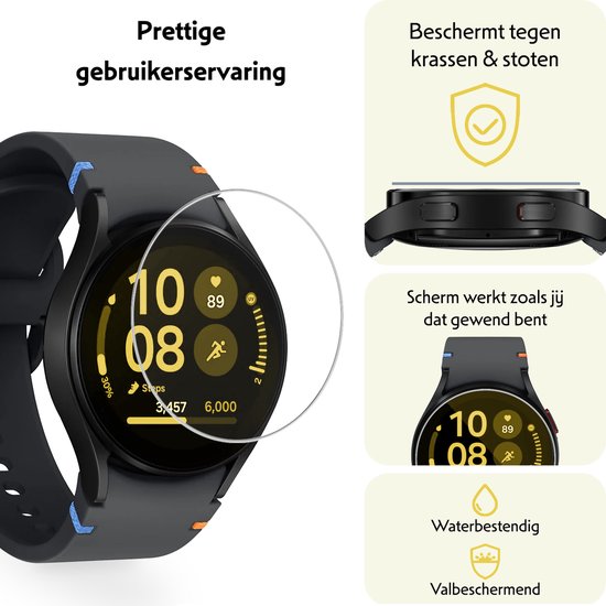 Zwarte smartwatch met screenprotector die beschermt tegen krassen en stoten en waterbestendig is.