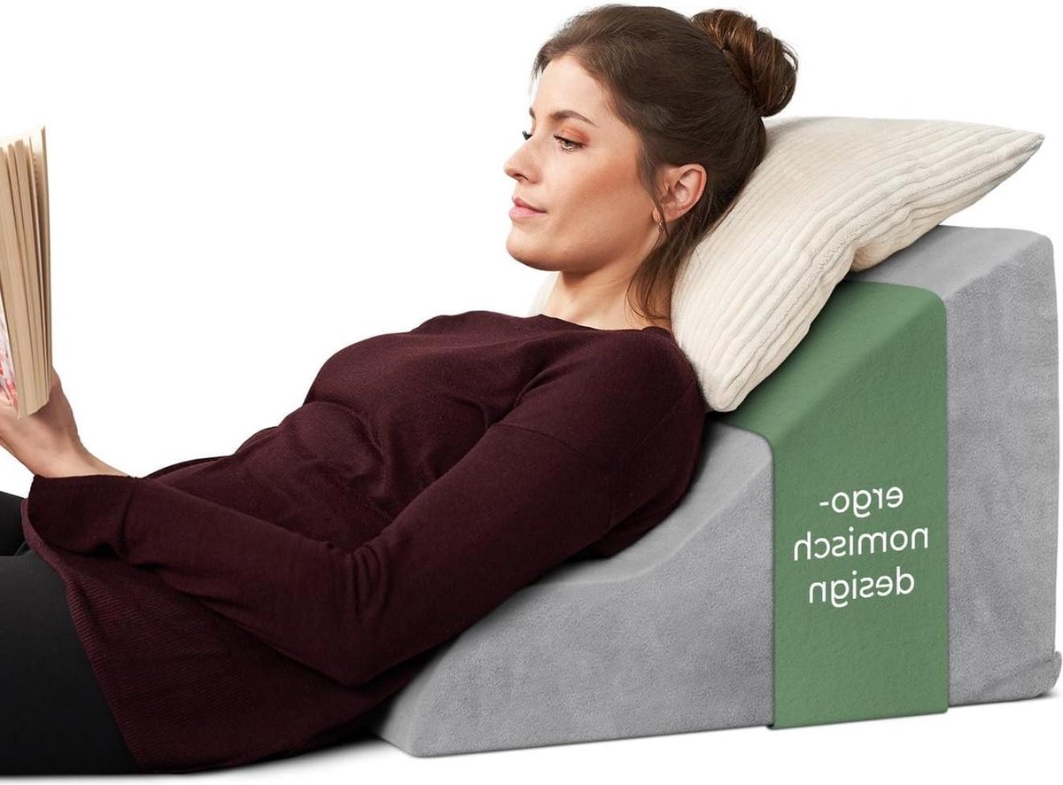 Goedkoopste Rugkussen onderrug Ergonomisch - Leeskussen voor Bed en Sofa - Memory Foam - Bruikbaar als Refluxkussen - Wigkussen - Bedkussen - Rugleuning - Grijs Rugkussen onderrug