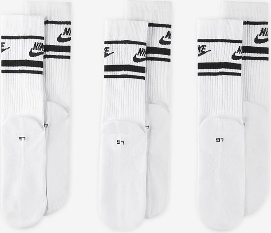 Drie paar witte sokken, elk met twee zwarte strepen en een Nike logo.