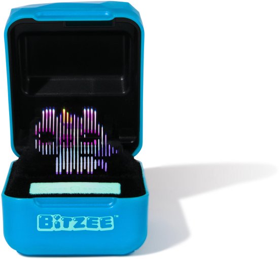 Een Bitzee-figuur in een opengewerkt blauw doosje. Het figuurtje is gekleurd met roze, paarse en gele strepen.