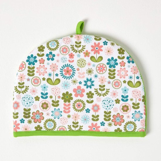Groene theemuts met retro bloemenprint in roze, blauw en groen op witte achtergrond.