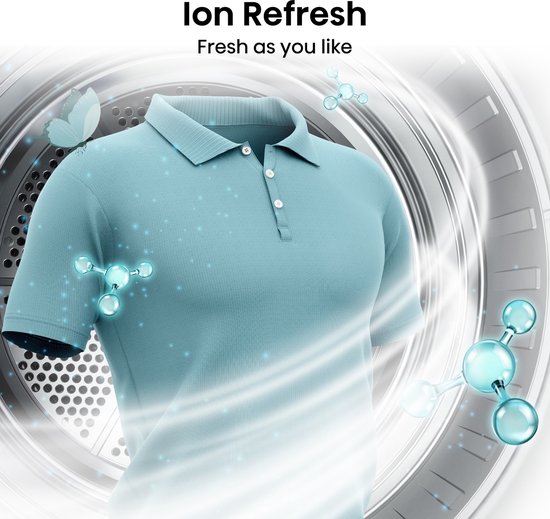 Ion Refresh-functie voor kleding; blauw poloshirt in een droogtrommel met ioniserende deeltjes en tekst.