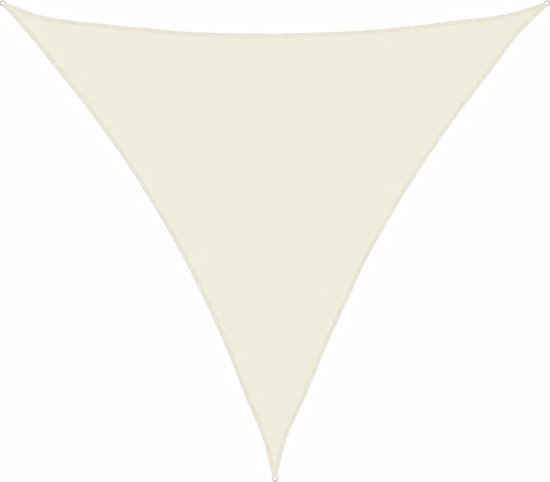 Crèmekleurig driehoekig zonnescherm geïsoleerd op witte achtergrond.