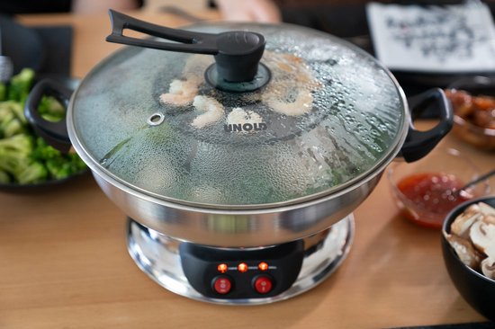 UNOLD 48615 Fondue-Set - Elektro Fondue, Wechseltopf , Fleischfondue/Asiatisch, Schokofondue, Käsefondue, Kochplatte, mit Zubehör, für 6 Personen, Schwarz/Silber