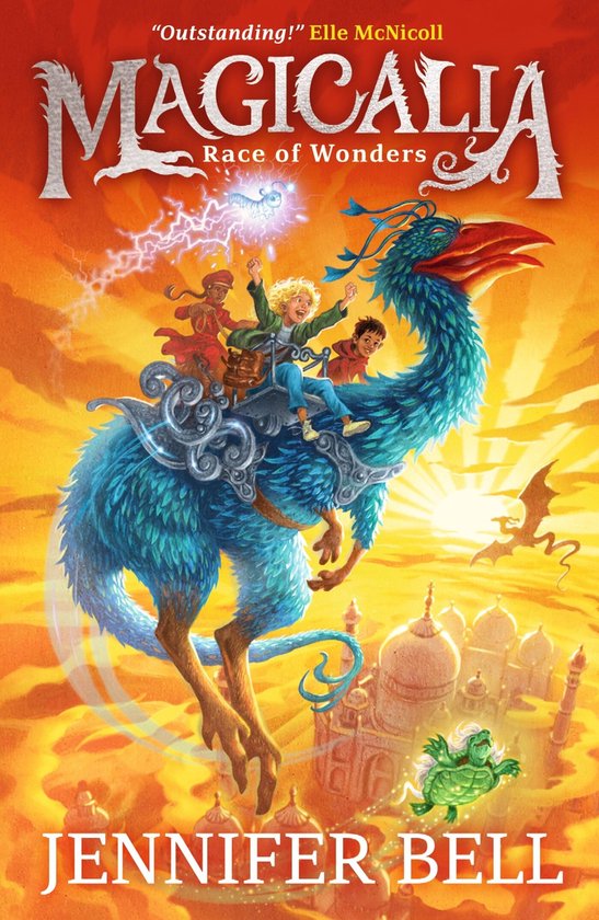 Boekcover van 'Magicalia: Race of Wonders' met drie kinderen op een blauwe vogelachtig wezen met een rode kam, vliegend boven een gouden stad en woestijn.