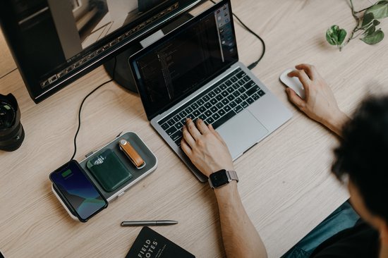 Orbitkey | Organisateur de bureau portable avec chargeur sans fil | Nest | GRIS