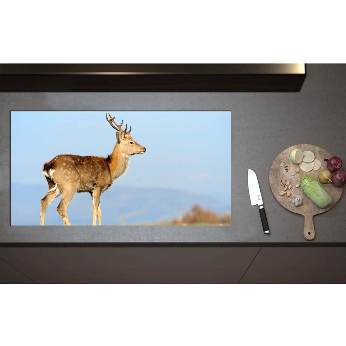 Inductieplaat Beschermer - Bruin Hert in de Herfst - 95x50 cm - 2 mm Dik - Inductie Beschermer - Bescherming Inductiekookplaat - Kookplaat Beschermer van Zwart Vinyl